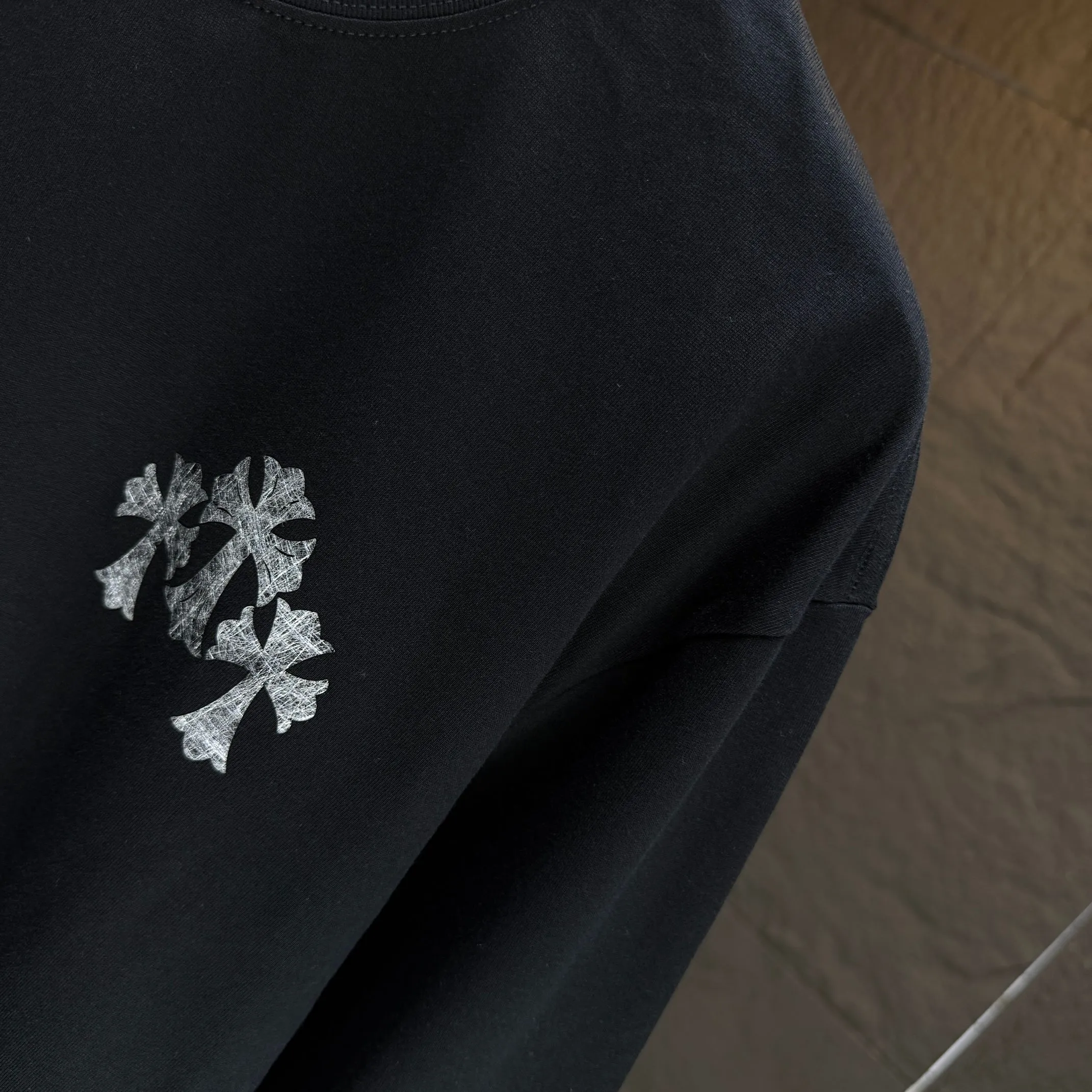 🅿️230 CH* Crow Heart* 2025 autumn and winter new thick long-sleeved T-shirt 320g pure cotton Sanskrit cross logo silver thread Color: Black White Angora Red Size: S M L XL